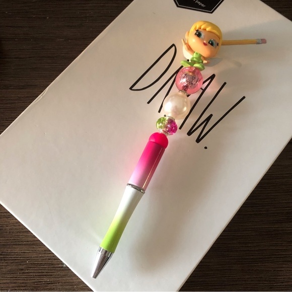Disney Doorables: Peter Pan: Tinkerbell handmade beaded pen - Picture 2 of 3